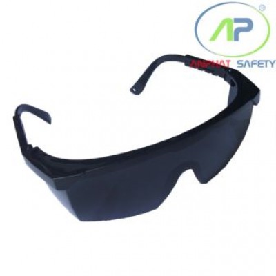 Mắt kính bảo hộ màu đen